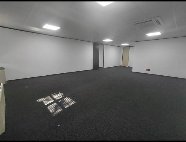 333M² OFFICE TO LET IN BRYANSTON